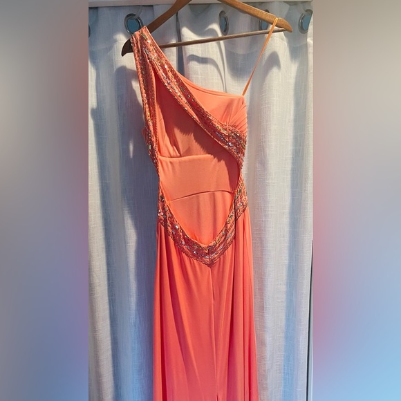 Elegant salmon colored Caché prom gown, size 2, in beautiful condition! - Picture 4 of 4
